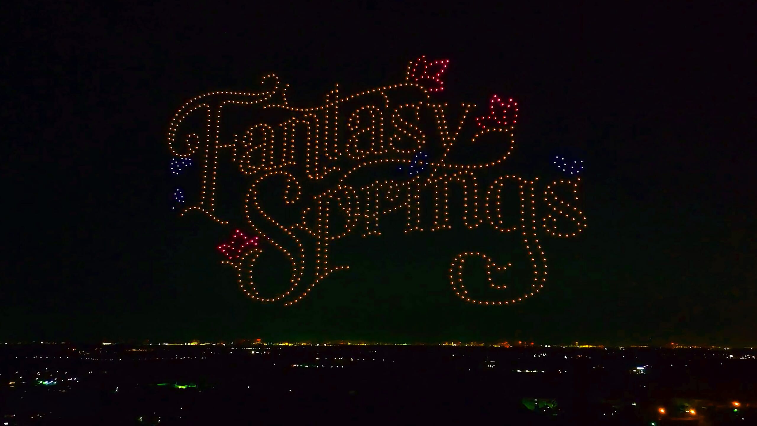 東京ディズニーリゾート、全国数か所の花火大会でスペシャルドローン